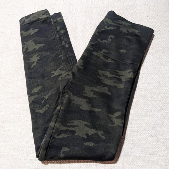 SPANX Pants - SPANX Look at Me Now Green Camo Cropped Leggings Medium